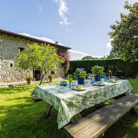 Casa Llanes Con Jardin - La Casa Del Gueelu Villa Hontoria