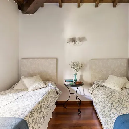 Casa Llanes Con Jardin - La Casa Del Gueelu Hontoria